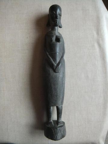 afrikaanse vrouw beschikbaar voor biedingen