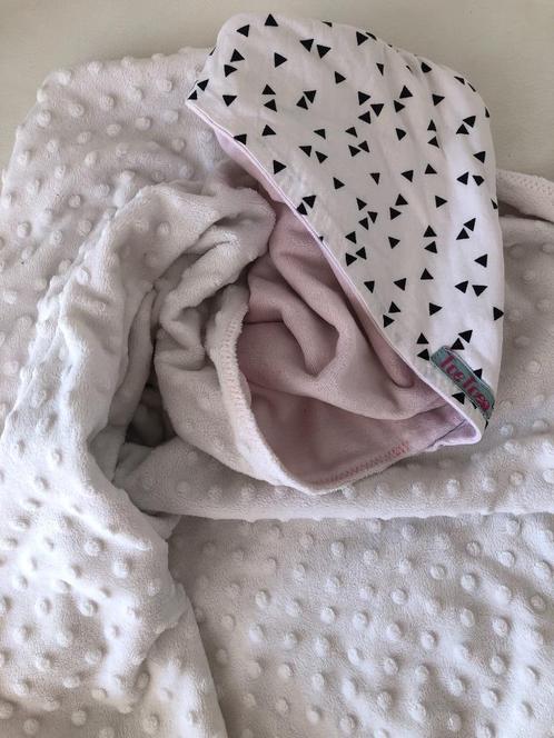 Grande couverture - cape rose pour bébé :, Enfants & Bébés, Couvertures, Sacs de couchage & Produits pour emmailloter, Comme neuf