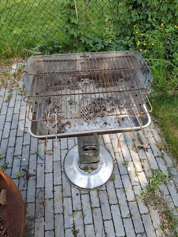 BBQ/Grill houtskool beschikbaar voor biedingen