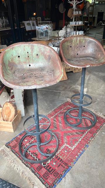 Krukken/barkrukken retro/vintage tractorkrukken beschikbaar voor biedingen