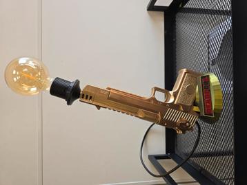 Deadpool gun lamp beschikbaar voor biedingen