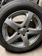 nissan juke vier winterbanden met bijpassend bouten, Ophalen, Zo goed als nieuw