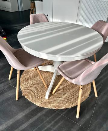 Zeer goede staat eettafelset met stoelen Ikea ingatorp beschikbaar voor biedingen