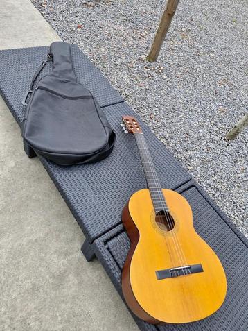Akoestische gitaar beschikbaar voor biedingen