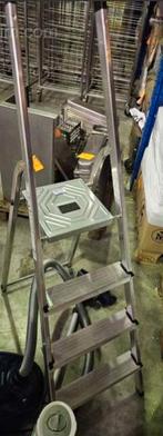 Échelle escabeau en aluminium à 5 marches, Doe-het-zelf en Bouw, Ophalen, Zo goed als nieuw, Ladder