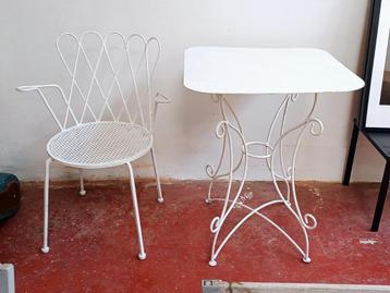 Witte Vintage Tafel en Stoel Set beschikbaar voor biedingen