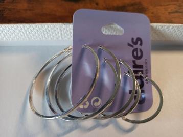 Claire's ring oorbellen beschikbaar voor biedingen