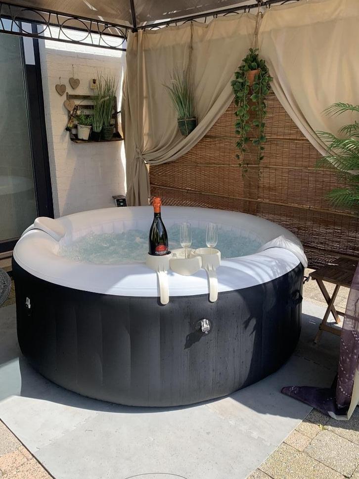 Jacuzzi  in goede staat en compleet werkend  175 Euro, Tuin en Terras, Bubbelbaden en Hottubs, Gebruikt, Opblaasbaar, Afdekzeil