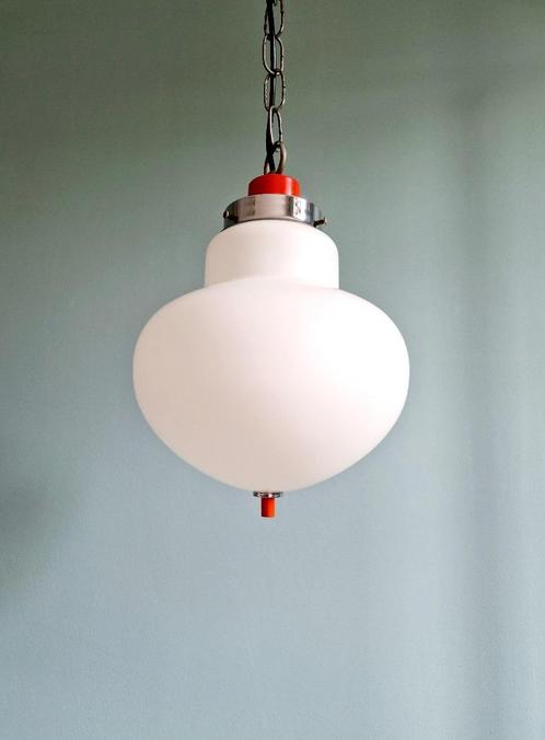 Space Age hanglamp in witte opaline, Massive, 1970, Antiek en Kunst, Antiek | Verlichting, Ophalen of Verzenden