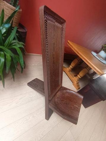 Wengé massief houten stoel met Afrikaans patroon  beschikbaar voor biedingen