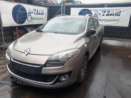 BUMPER VOOR Renault Megane III Grandtour (KZ) (620221750R), Auto-onderdelen, Carrosserie, Bumper, Renault, Voor, Gebruikt