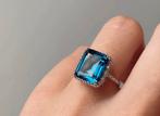 Wit gouden ring diamant en blauwe Topaaz., Ophalen of Verzenden, Nieuw, Wit, Goud