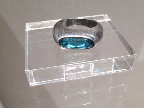 Nieuwe Dyrberg/Kern ring met blauw / turquoise kristal, Bijoux, Sacs & Beauté, Bagues, Neuf, Bleu, Avec cristal, Envoi