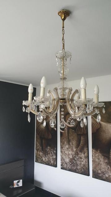 Lustre à 6 lumières  disponible aux enchères