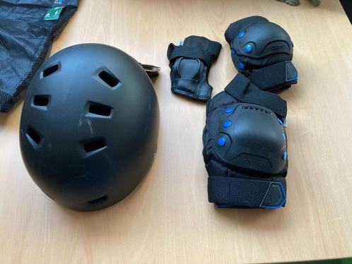 Beschermingsmateriaal + helm skater, Sport en Fitness, Skateboarden, Zo goed als nieuw, Bescherming, Ophalen of Verzenden