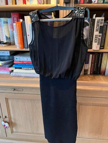 Nieuw zwart kleedje, merk: Guess, maat 1 (small).