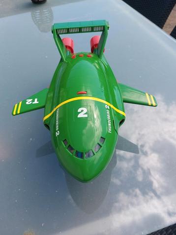Een Thunderbirds Vliegtuig 2 van 1992  met 4 erbij en popjes beschikbaar voor biedingen