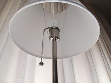 Staanlamp / staande lamp beschikbaar voor biedingen