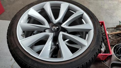 Tesla model 3 winterbanden 19", Auto-onderdelen, Banden en Velgen, Band(en), Winterbanden, 19 inch, 235 mm, Personenwagen, Gebruikt