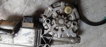 Oldtimer Mercedes 107 motor raam bestuurder beschikbaar voor biedingen