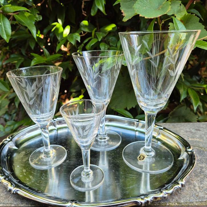 Doyen model Flandria 48 glazen, Antiek en Kunst, Antiek | Glaswerk en Kristal, Ophalen of Verzenden