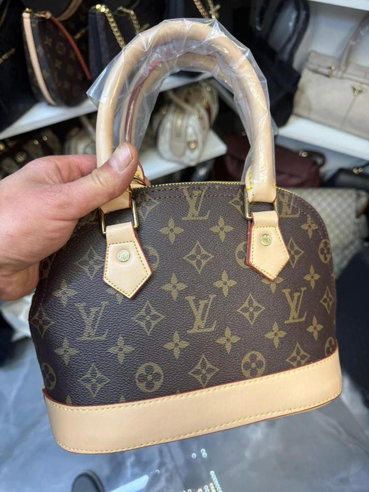 Louis Vuittion tas dames € 65,-, Handtassen en Accessoires, Tassen | Damestassen, Ophalen of Verzenden