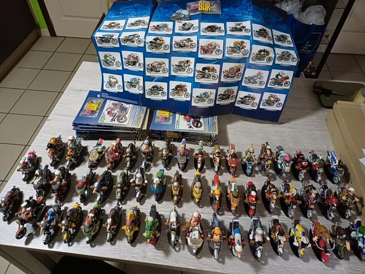 Joe en Bar Team. 51 fietsen + de poster + 39 boekjes, Verzamelen, Stripfiguren, Beeldje of Figuurtje, Overige figuren, Ophalen of Verzenden