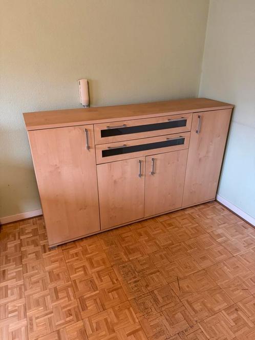 Lichte opbergkast 160cm met glasaccent – goede staat, Huis en Inrichting, Kasten | Dressoirs, Zo goed als nieuw, Ophalen