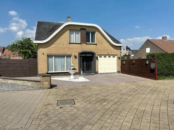 Mooi gelegen woning op 502m² met 4 slaapkamers, garage en zu beschikbaar voor biedingen