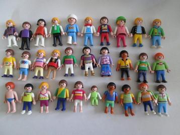 Lotje van 30 verschillende Playmobil kindjes in mooie staat beschikbaar voor biedingen