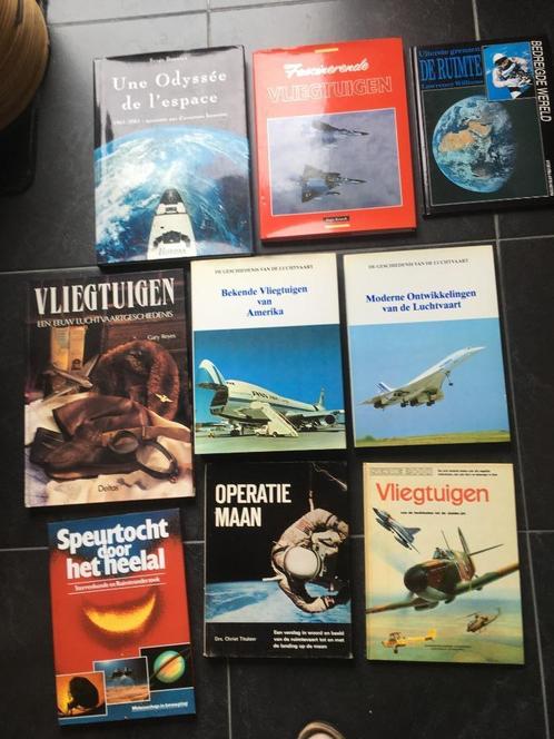 9 boeken over luchtvaart , ruimtevaart , vliegtuigen ,heelal, Boeken, Vervoer en Transport, Zo goed als nieuw, Vliegtuig, Ophalen
