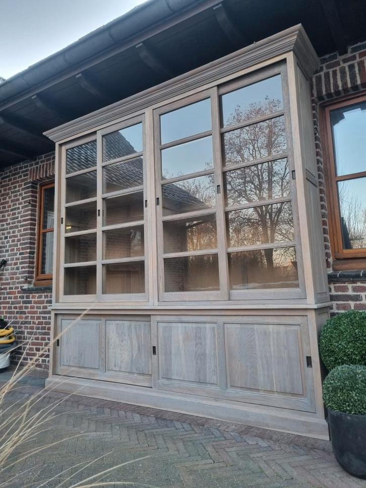 Buffet/vitrine en chêne LIVRAISON GRATUITE, Maison & Meubles, Armoires | Buffets, Comme neuf, Enlèvement ou Envoi