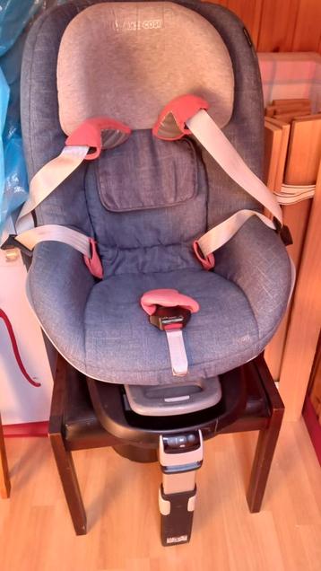 Autostoel en isofix systeem  beschikbaar voor biedingen
