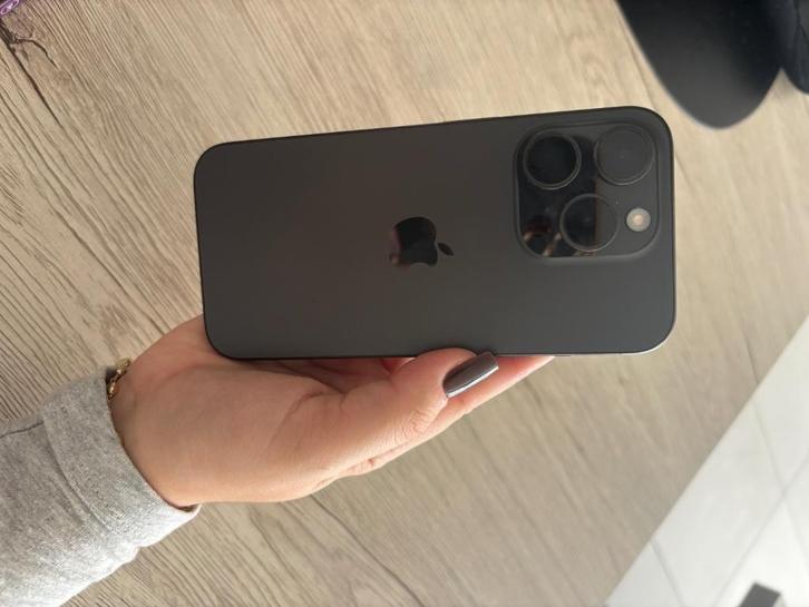 iPhone 15 Pro - 128 Go - Titane Noir, Télécoms, Téléphonie mobile | Apple iPhone, Utilisé, 128 GB, Sans abonnement, Sans simlock