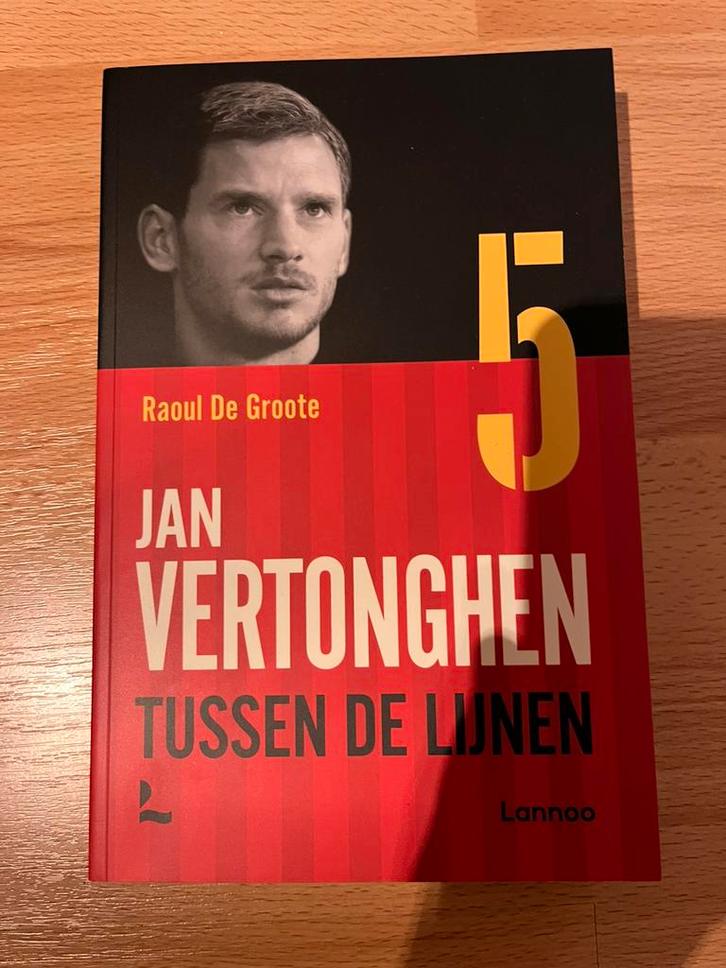 Tussen de lijnen - Jan Vertonghen, Boeken, Sportboeken, Zo goed als nieuw, Ophalen of Verzenden