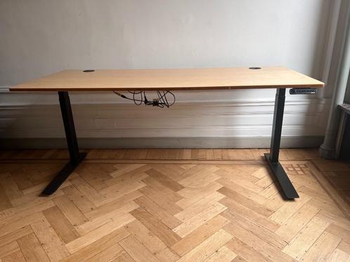 standing desk Fully, uitgegeven door Herman Miller, Maison & Meubles, Bureaux, Comme neuf, Bureau debout, Électrique, Réglable en hauteur