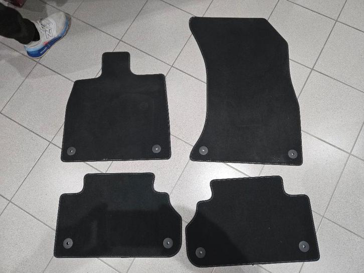 Vloermatten Audi Q5 (type FY 2017-2024) Velours + Rubber, Auto-onderdelen, Interieur en Bekleding, Audi, Gebruikt, Ophalen of Verzenden