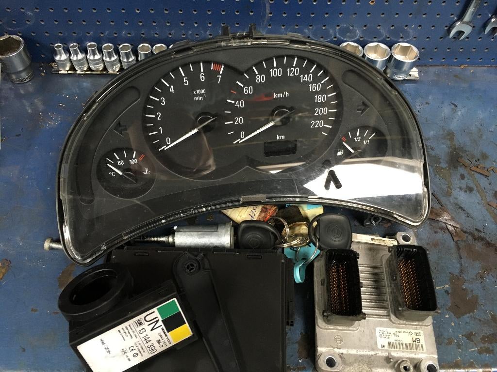 KIT DE DEMARRAGE OPEL CORSA C 1200 ESSENCE, Autos : Pièces & Accessoires, Électronique & Câbles, Opel, Utilisé, Enlèvement