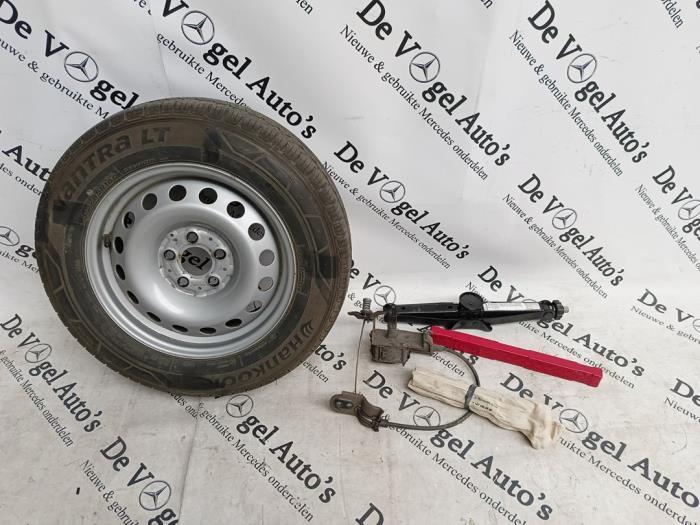 Mécanique de suspension roue de secours d'un Mercedes Vito, Autos : Pièces & Accessoires, 3 mois de garantie, Utilisé, -, -