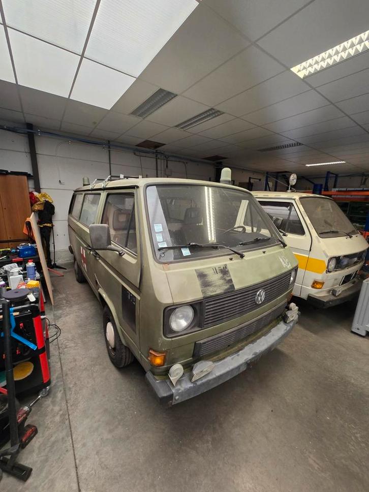 2x vw t3 ziekenwagen / ambulance, Autos, Volkswagen, Particulier, Essence, Enlèvement ou Envoi