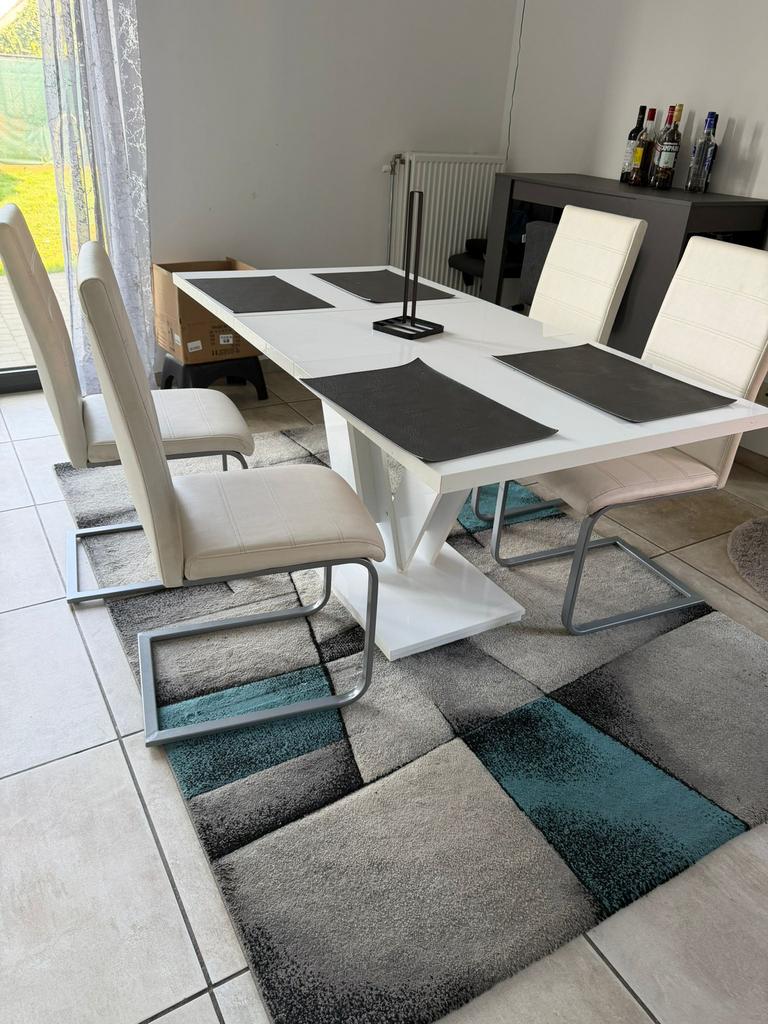 Wegens verhuisd.tavels en zetels, Ophalen, Zo goed als nieuw