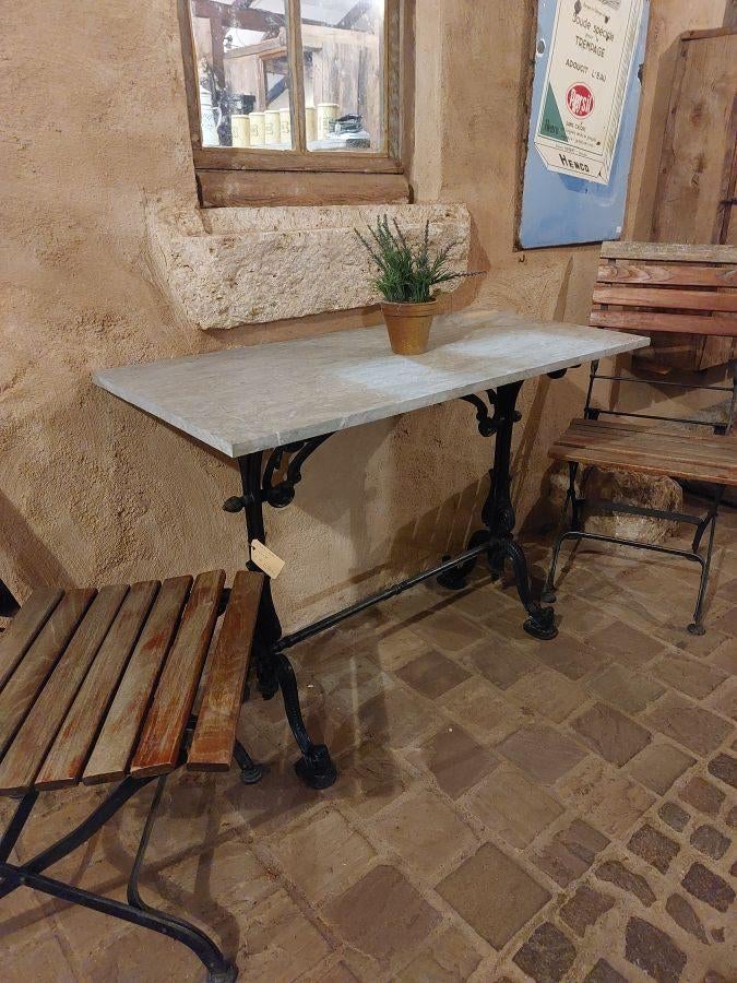 kleine bistrotafel met oud ijzeren onderstel en stenen blad, Ophalen