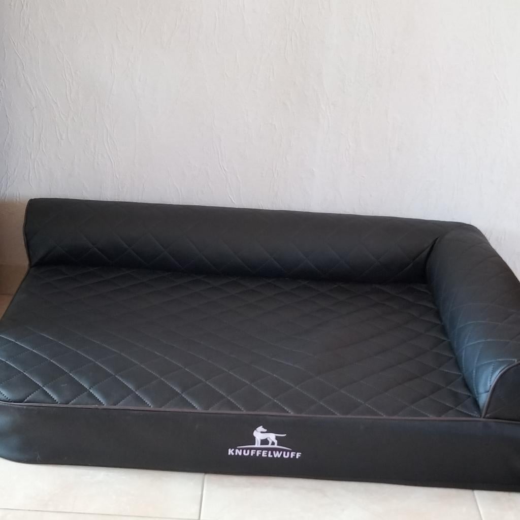 Knuffelwuff Orthopedisch hondenbed, Ophalen, Zo goed als nieuw, Leer