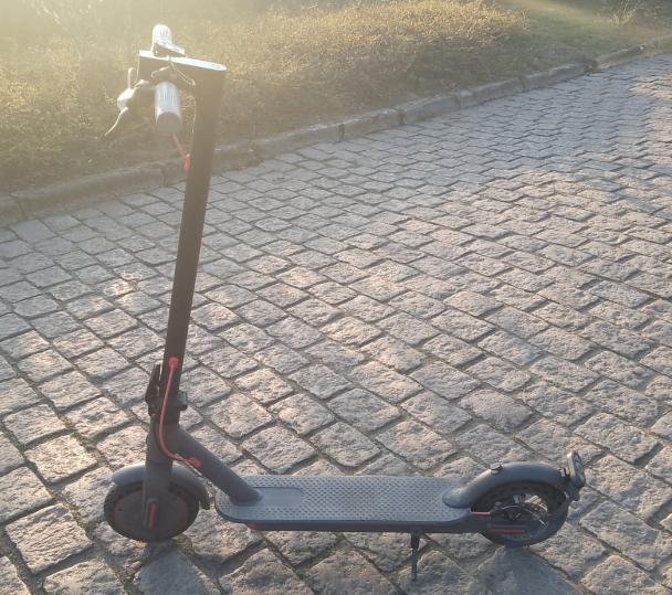 STEP ÉLECTR AVEC MOTEUR PUISSANT DE 350 W AVEC CLIGNOTEURS, Vélos & Vélomoteurs, Trottinettes, Comme neuf, Step électrique (E-scooter)