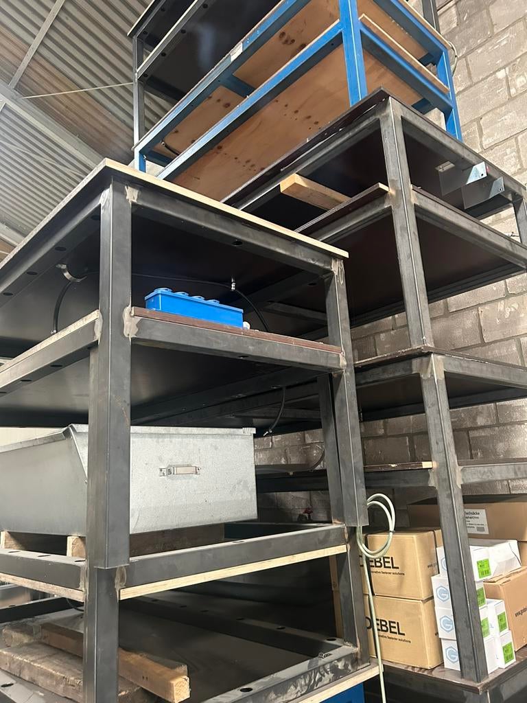 Stevige werk tafels te koop, Ophalen