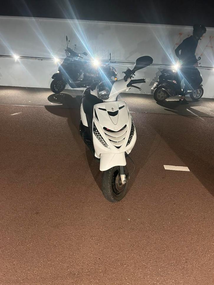 Piaggio zip, Fietsen en Brommers, Scooters | Piaggio, Zo goed als nieuw, Zip, Klasse A (25 km/u), Benzine, Ophalen