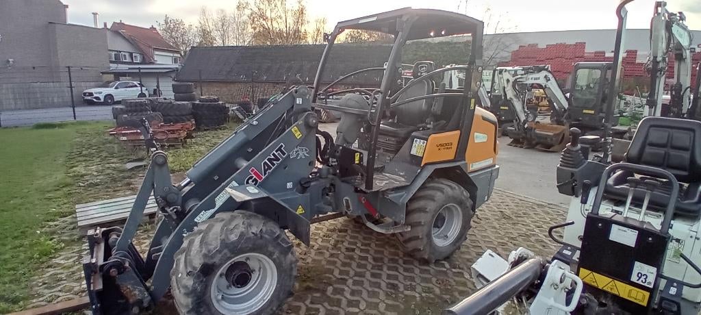 Giant V5003 X-TRA, Articles professionnels, Machines & Construction | Grues & Excavatrices, Enlèvement