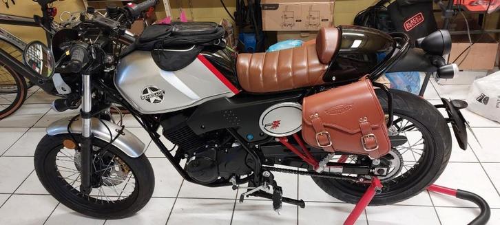 UM Renegade 125X Café Racer, Motos, Motos | Marques Autre, Particulier, Naked bike, jusqu'à 11 kW, 1 cylindre, Permis Moto A1 minimum