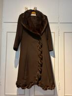 Manteau original brodé de vison taille 38, Enlèvement, Comme neuf, Taille 38/40 (M), Brun
