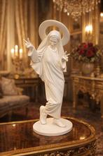 Minimalist Decorative Figure “Pure Poser” – Monochrome White, Antiek en Kunst, Ophalen of Verzenden